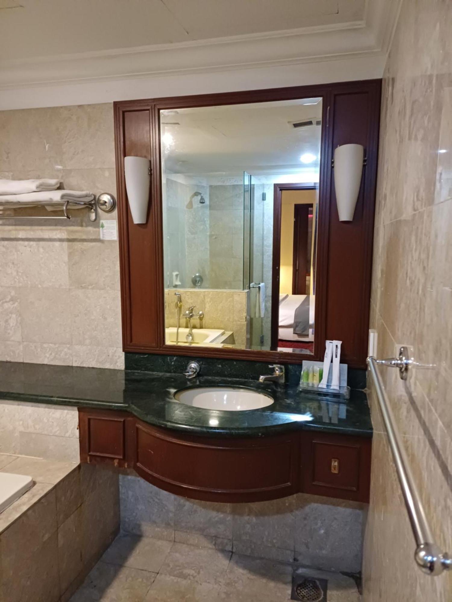 Times Square Grand Service Apartment *